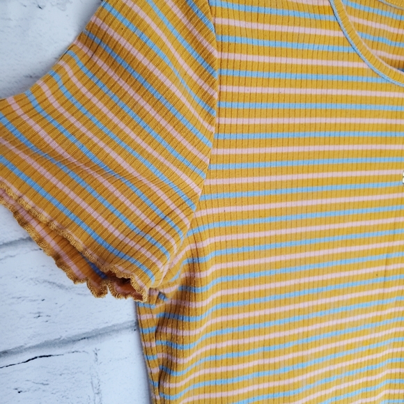 SHEIN Yellow Striped Daisy Embroidered Cropped Tshirt Size Medium - Picture 6 of 11